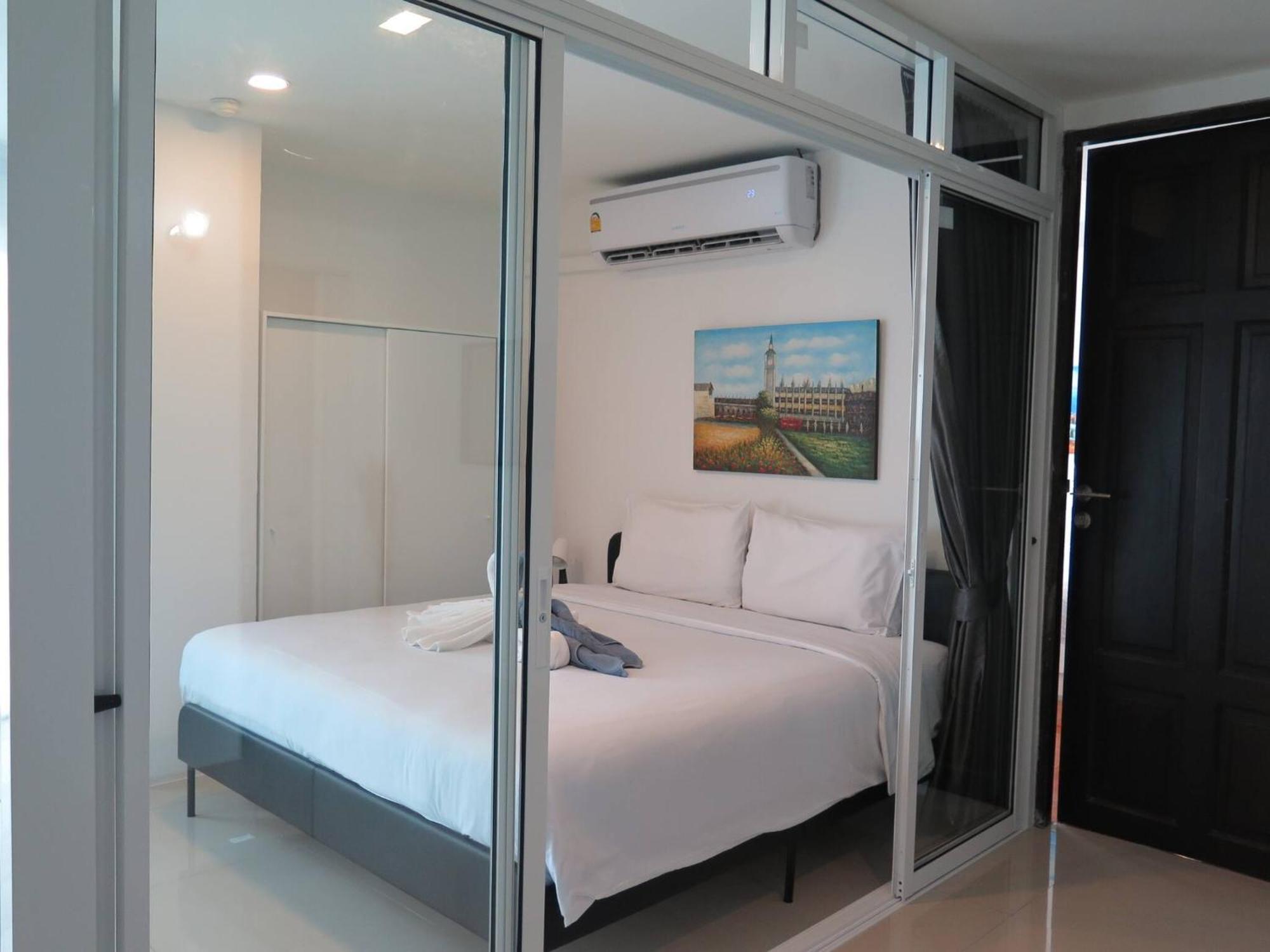 6-18 - Penthouse 3 Bedrooms Walking To * Patong