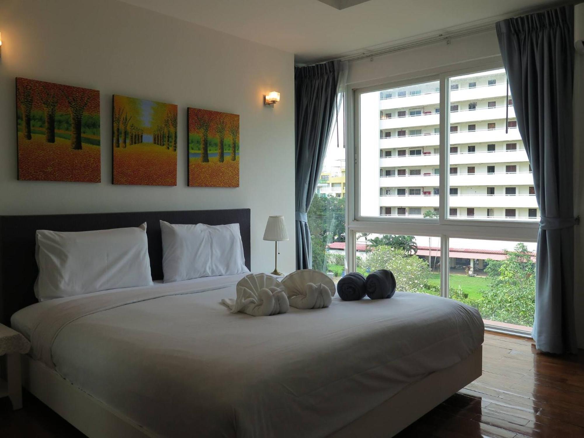6-18 - Penthouse 3 Bedrooms Walking To