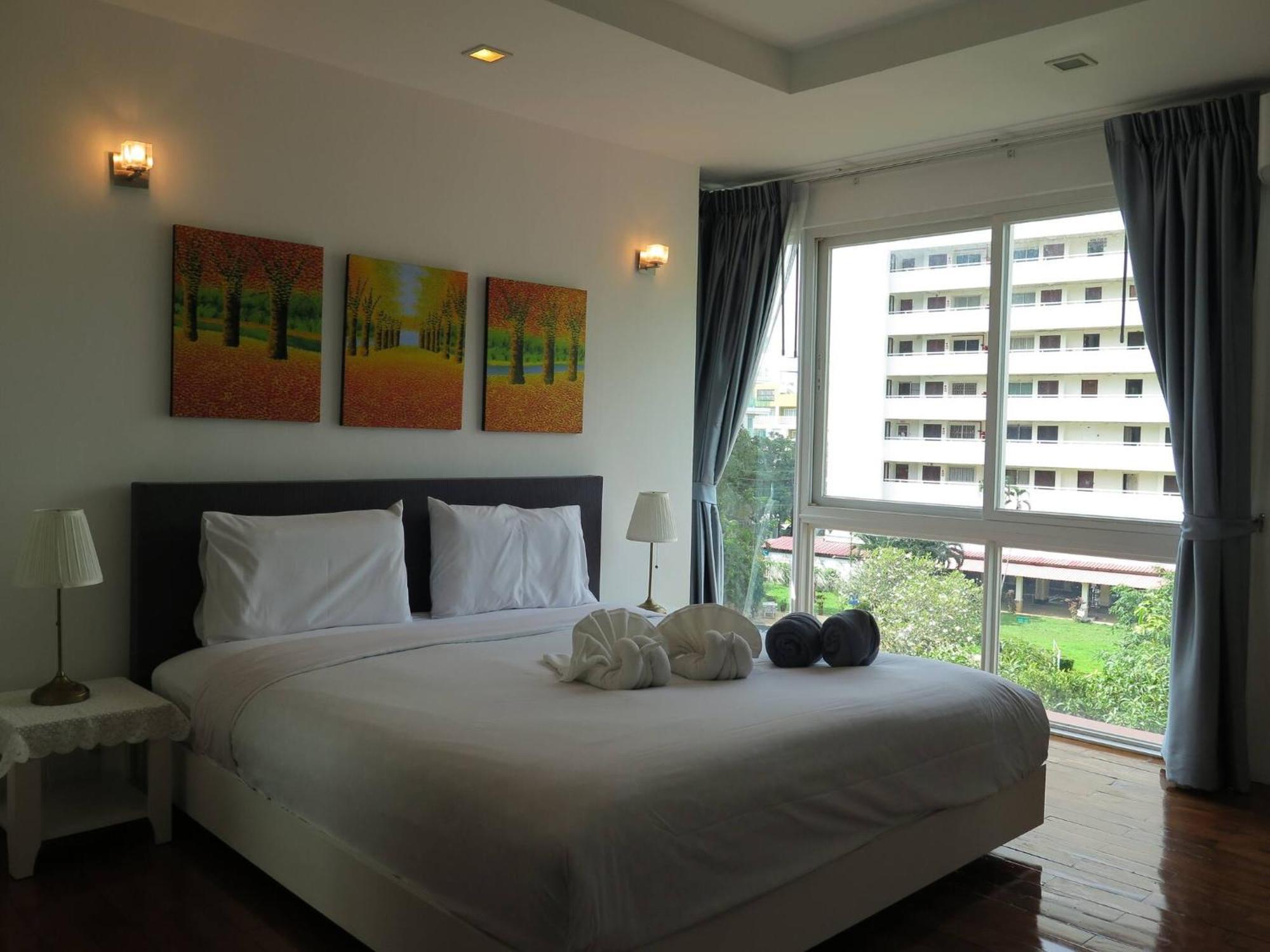 6-18 - Penthouse 3 Bedrooms Walking To * Patong