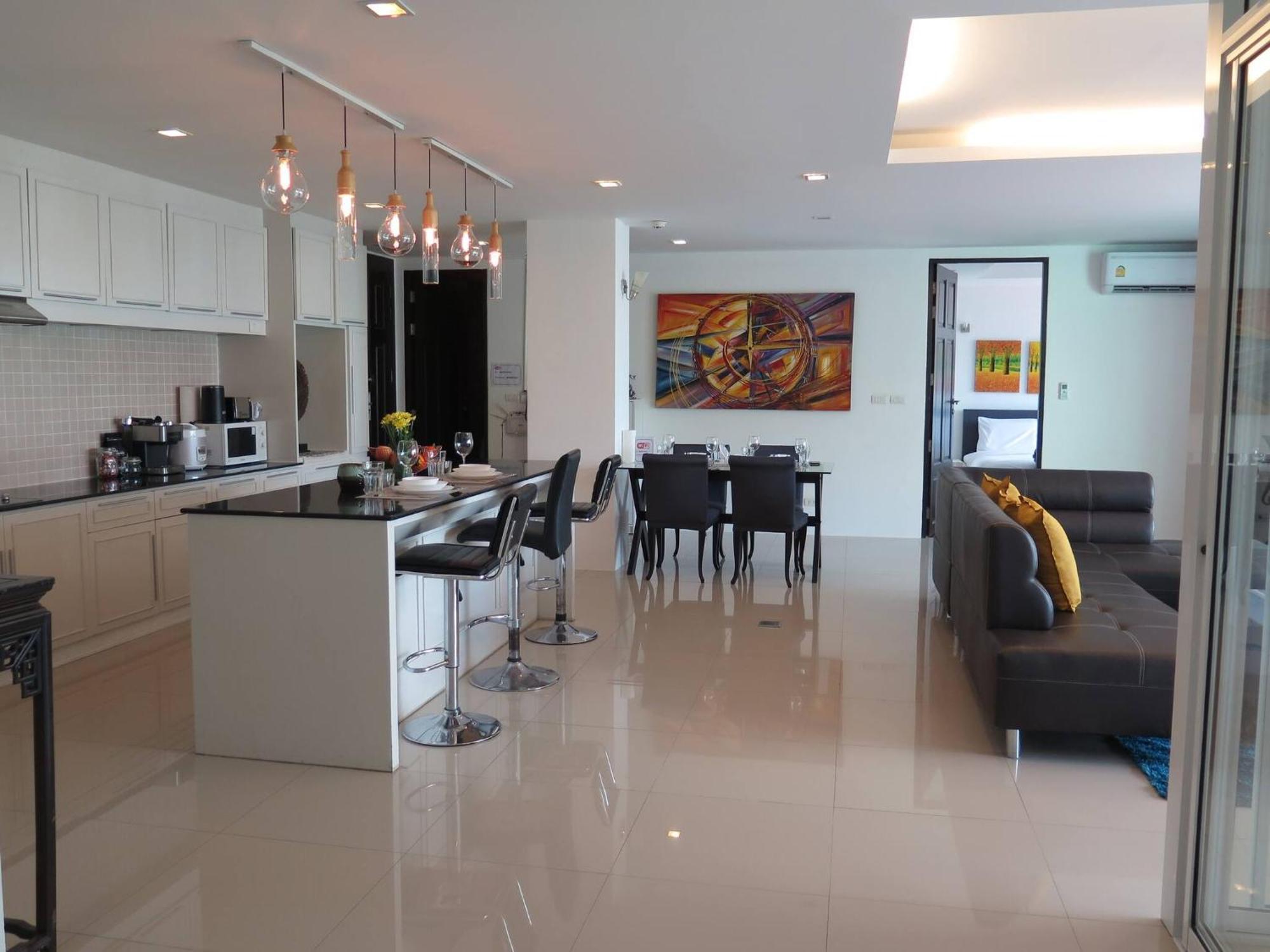 Apartment 6-18 - Penthouse 3 Bedrooms Walking To *