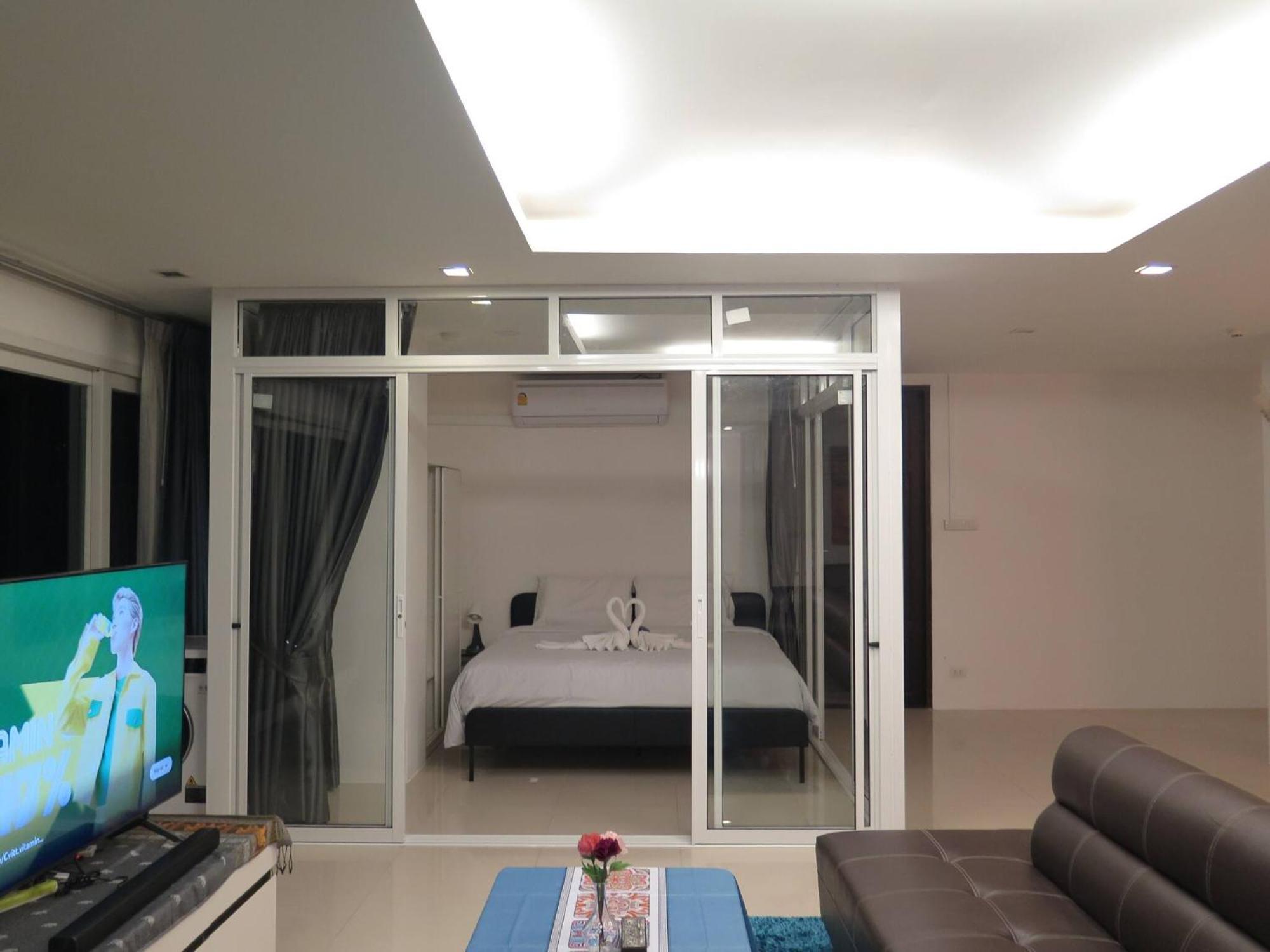 6-18 - Penthouse 3 Bedrooms Walking To