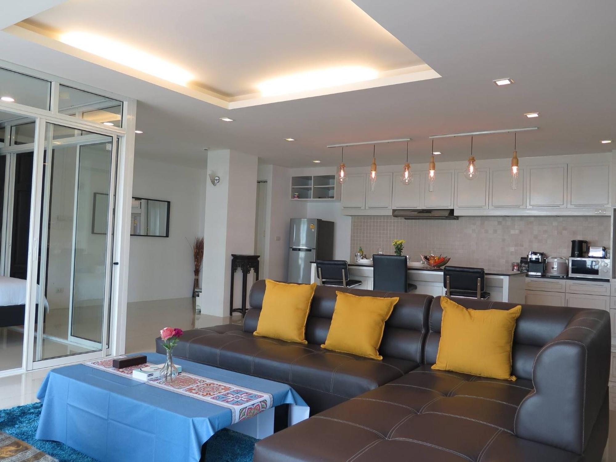6-18 - Penthouse 3 Bedrooms Walking To