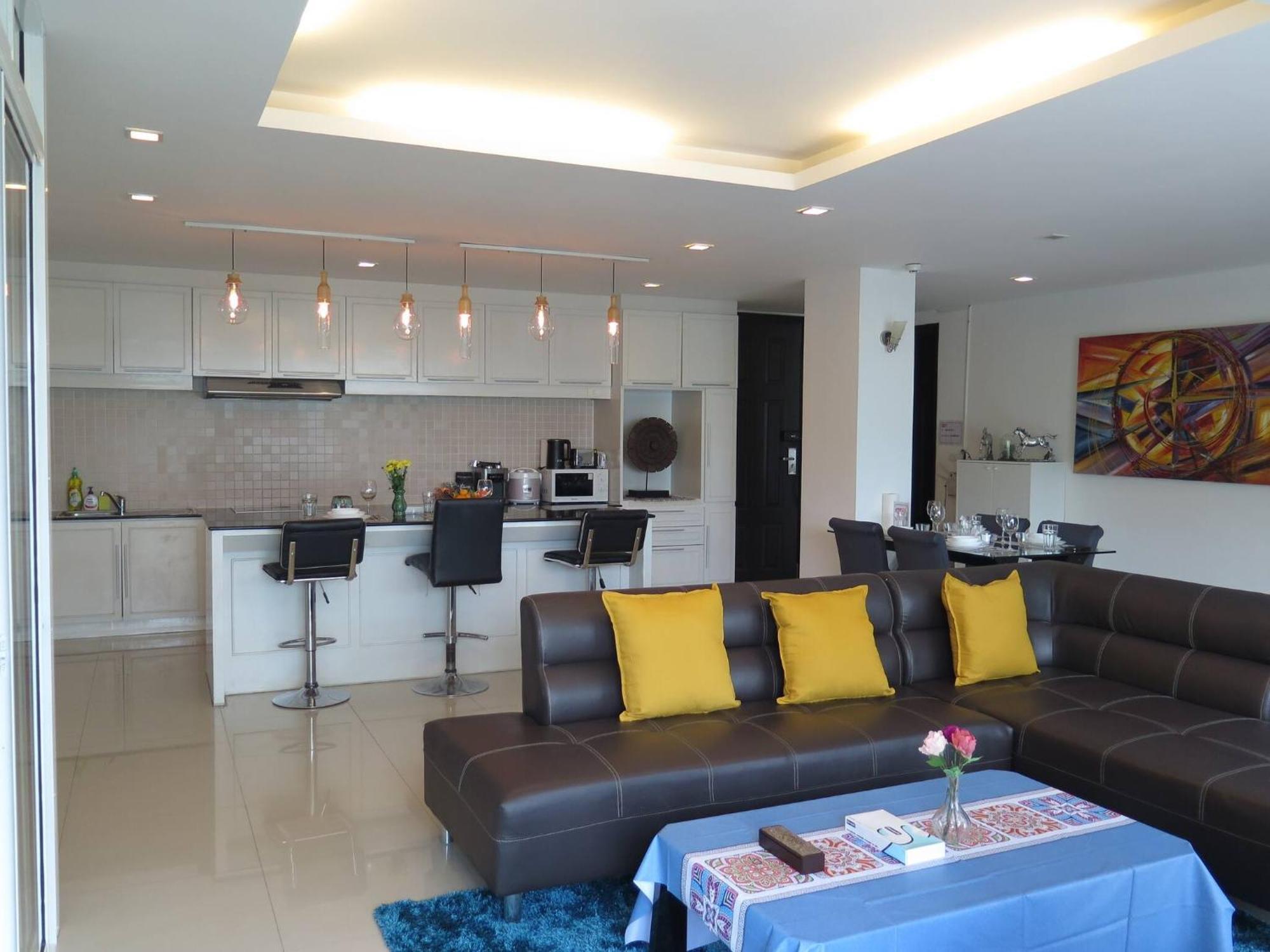 6-18 - Penthouse 3 Bedrooms Walking To * Patong