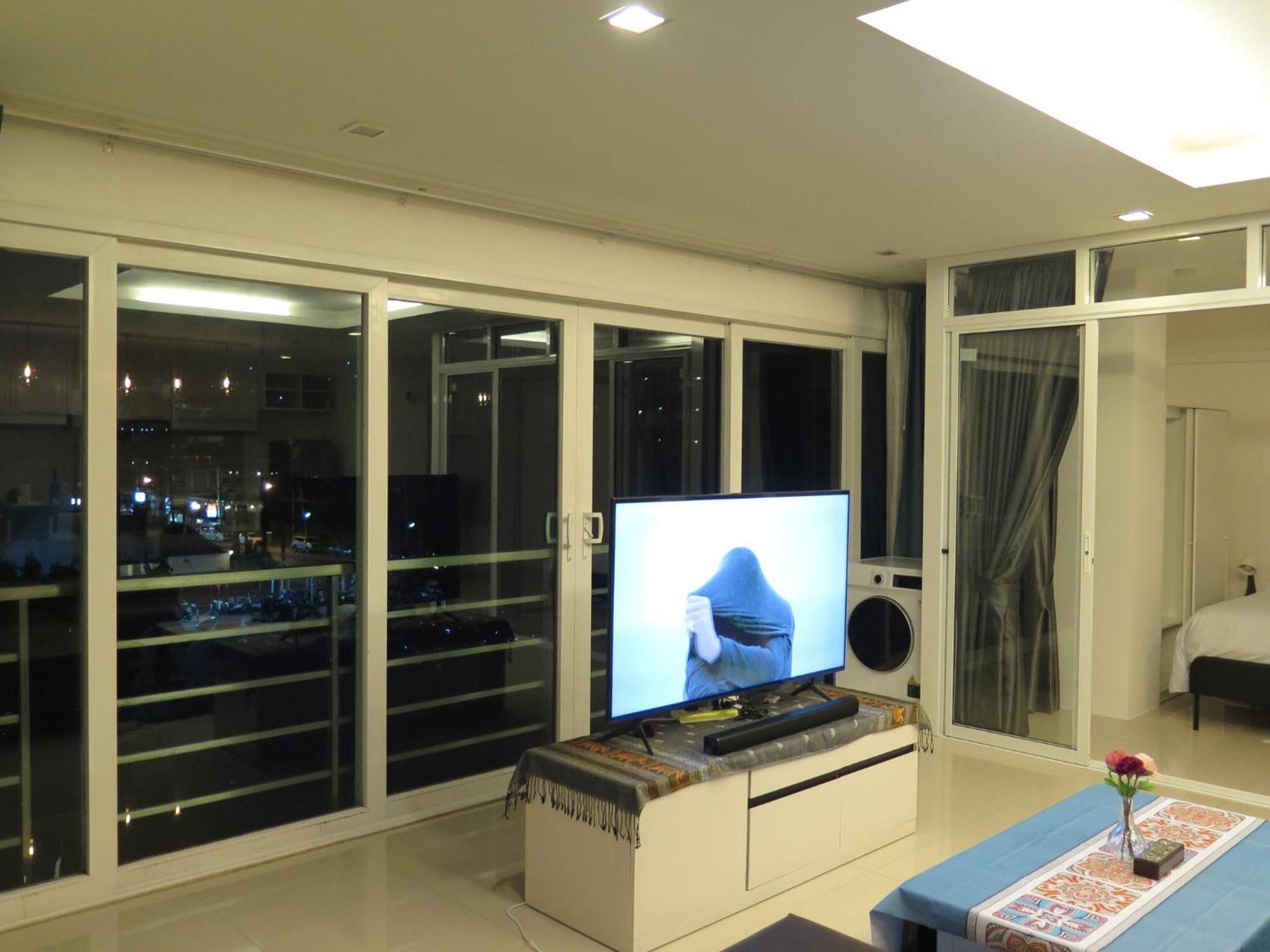 6-18 - Penthouse 3 Bedrooms Walking To